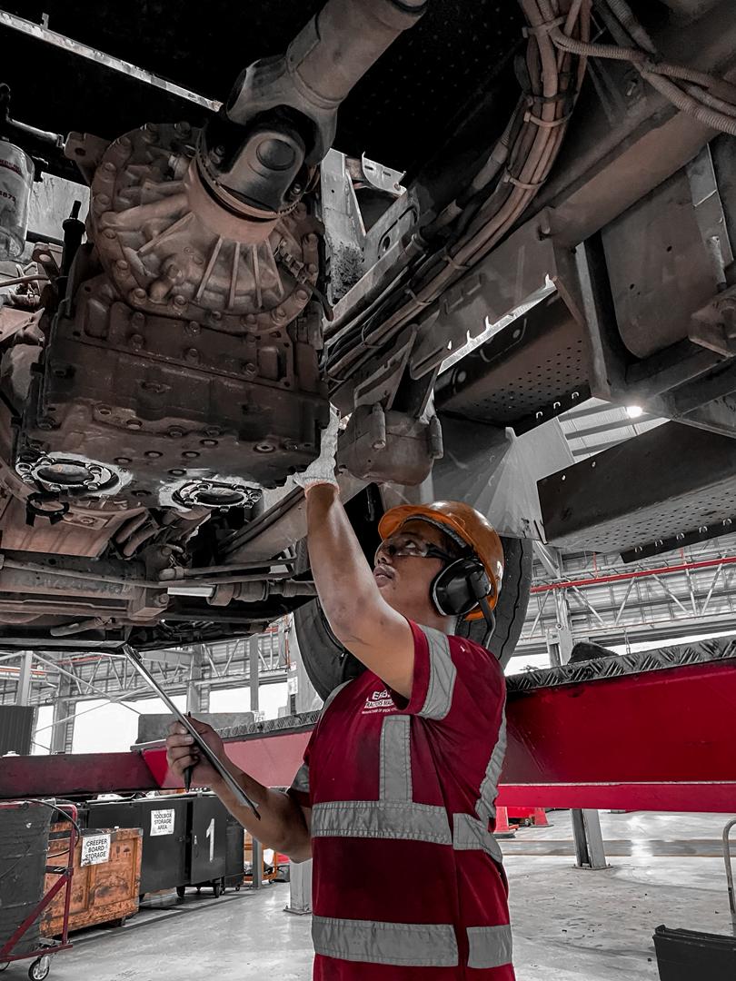 Terberg Tractor hydraulic and transmission fluid check